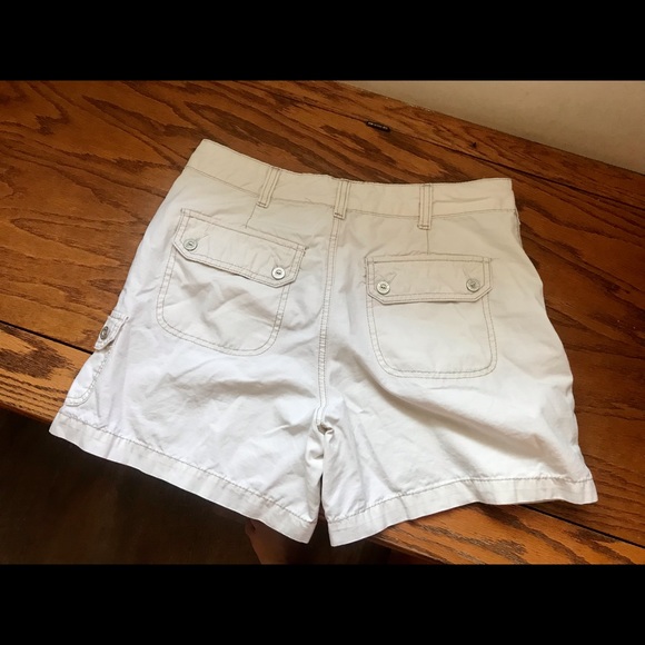 White cargo shorts - Picture 4 of 5
